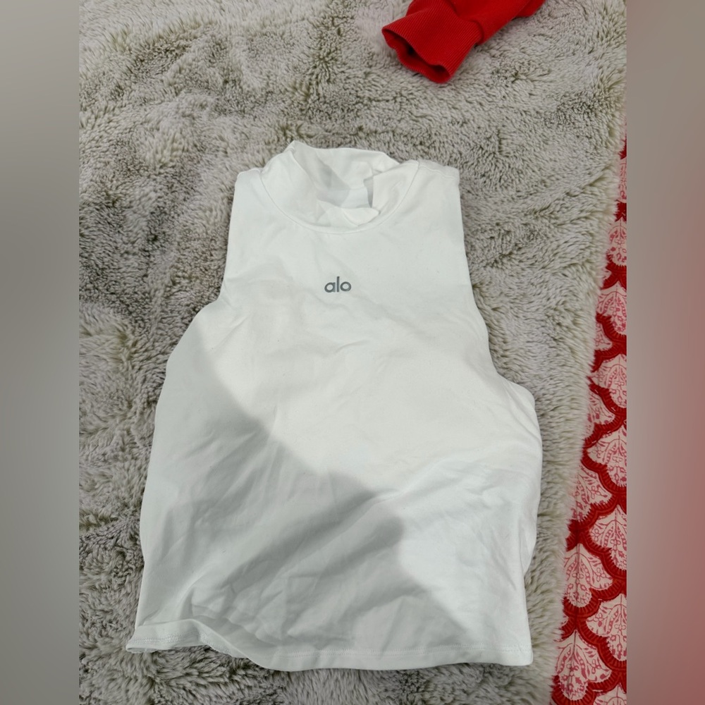 Alo women’s white hick neck workout top